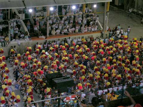 Caprichosos de Pilares, défilé carnaval de Rio 2004, photo 1