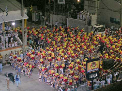 Caprichosos de Pilares, défilé carnaval de Rio 2004, photo 4