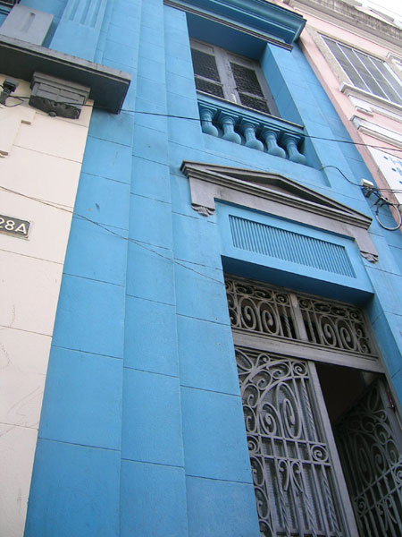 L'entrée de la pension (Rua Esteves Junior, praça São Salvador) où depuis quatre ans nous logeons durant notre séjour