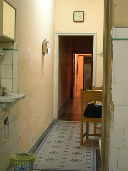 L'entrée de la pension vue de l'intérieur